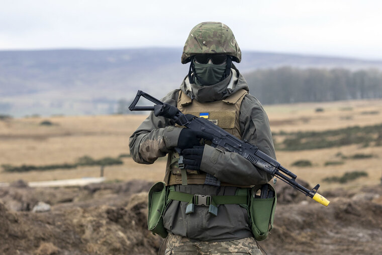    В Бахмуте находится большой украинский гарнизон