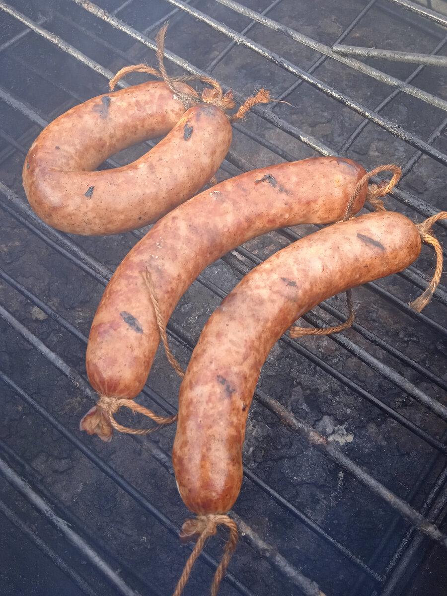 Колбаса Краковская копчёная на ольхе и можжевельнике. 