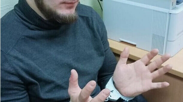     Сегодня журналист Виктор Нестерук посетил Евгения Нигматуллина и подтвердил версию, что задержанный отозвал заявление в ОНК Тюменской области о пытках током под психологическим давлением сотрудников СИЗО-1. Об этом Нестерук сообщил на странице Вконтакте.