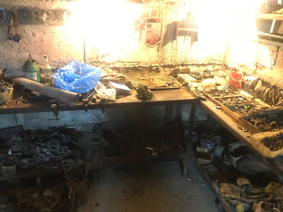 Рабочее место карбюраторщика.