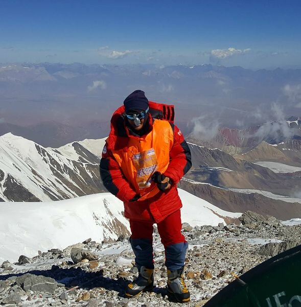 работа рефери на забеге в предыдущем ночевке на вершине году.Высота 6400. КП №3