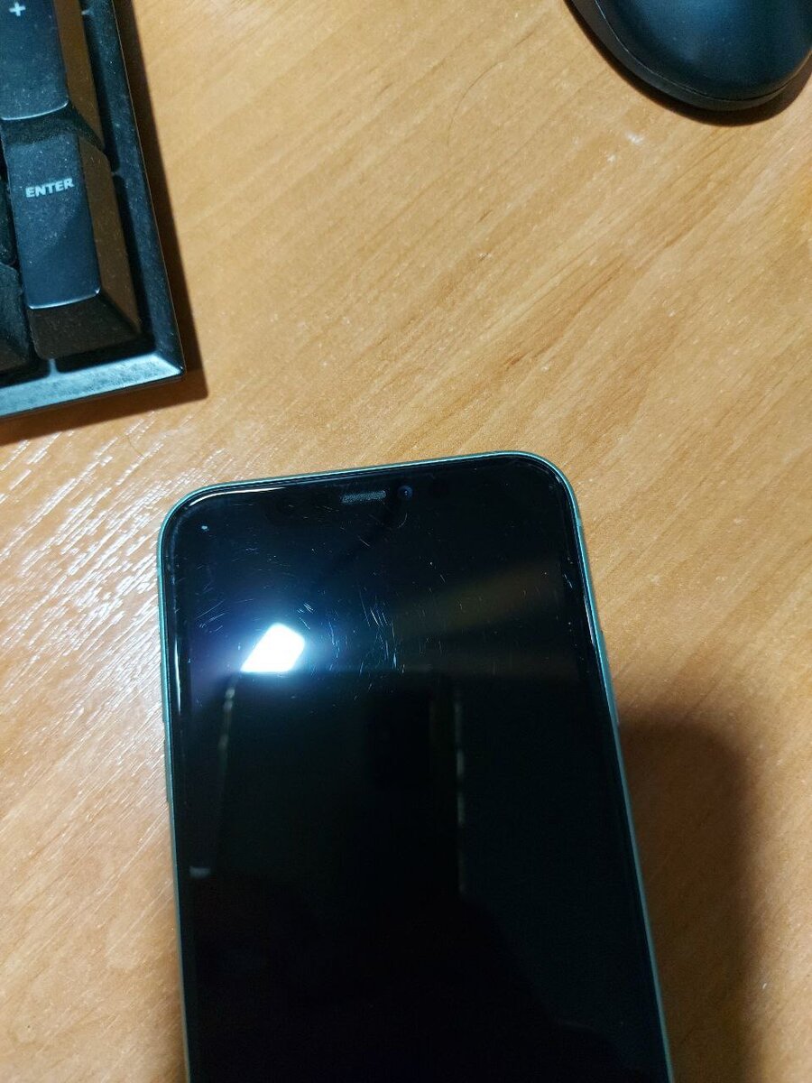 Мой Айфон спустя год использования без защиты.