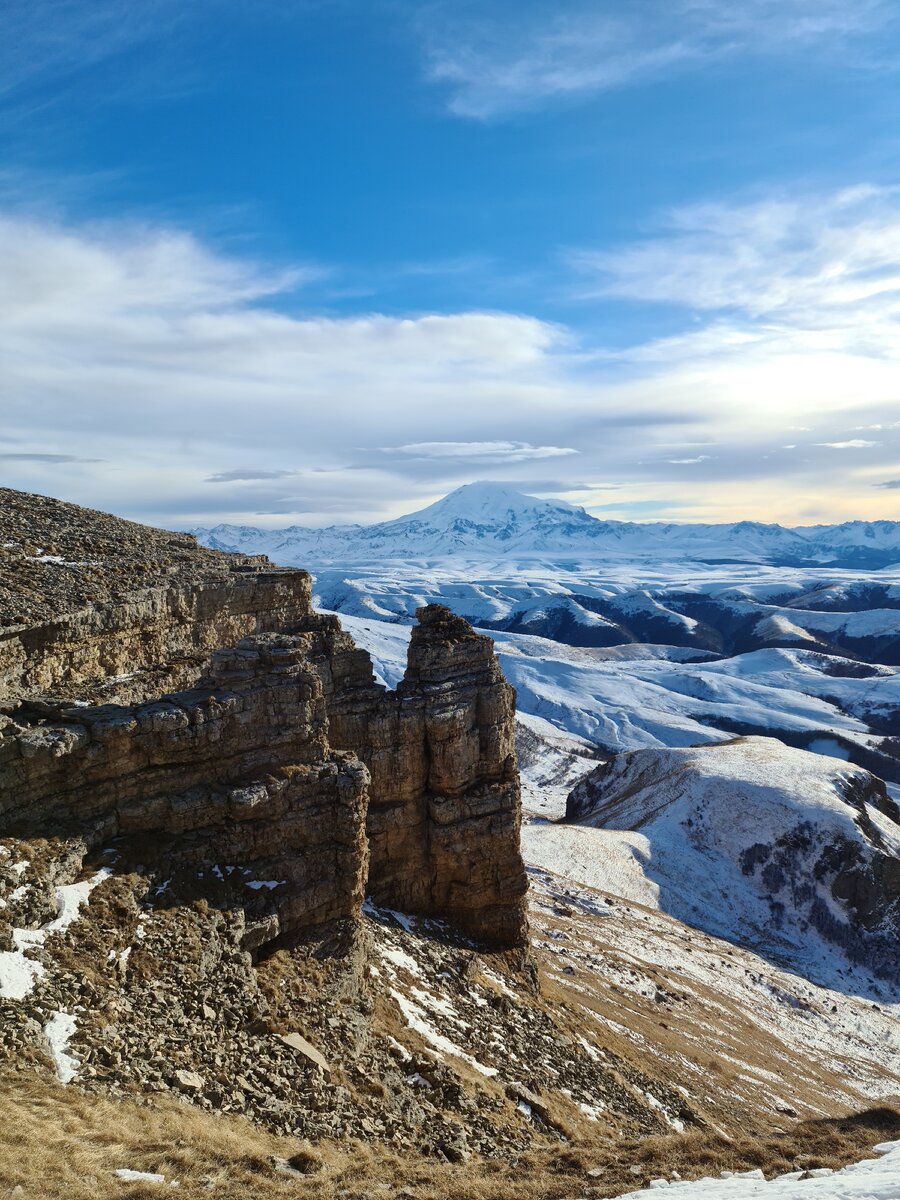 Большинство сюда едет именно за открыточными видами на Эльбрус.