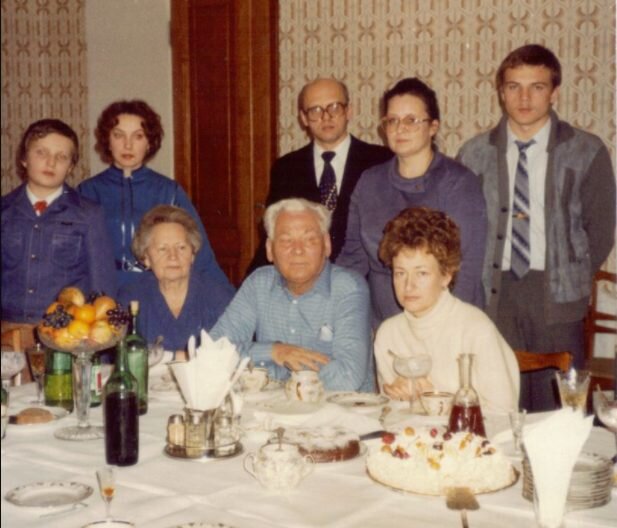 Семейная фотография Черненко. Фото: gensek.ru