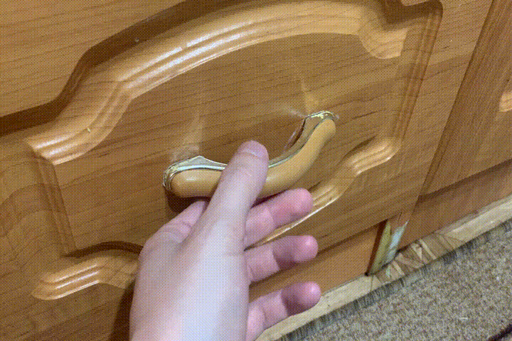 Оторвалась ручка от задвижки.