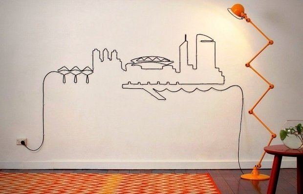 Современные интерьеры функциональны, наполнены разного рода агрегатами и электроникой. Приходится находить все новые способы прятать крупногабаритную технику, маскировать провода, отыскивать укромные места для размещения бытовых мелочей. Мы подготовили для вас 10 подсказок, как создать комфортное пространство для повседневной жизни без ущерба для дизайна.