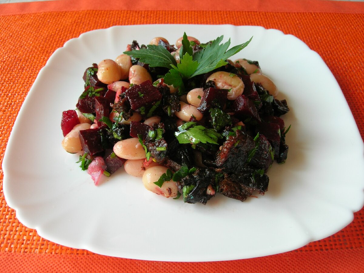 Свекольный салат без мяса, вкусный, сытный и готовить можно не только в Пост!