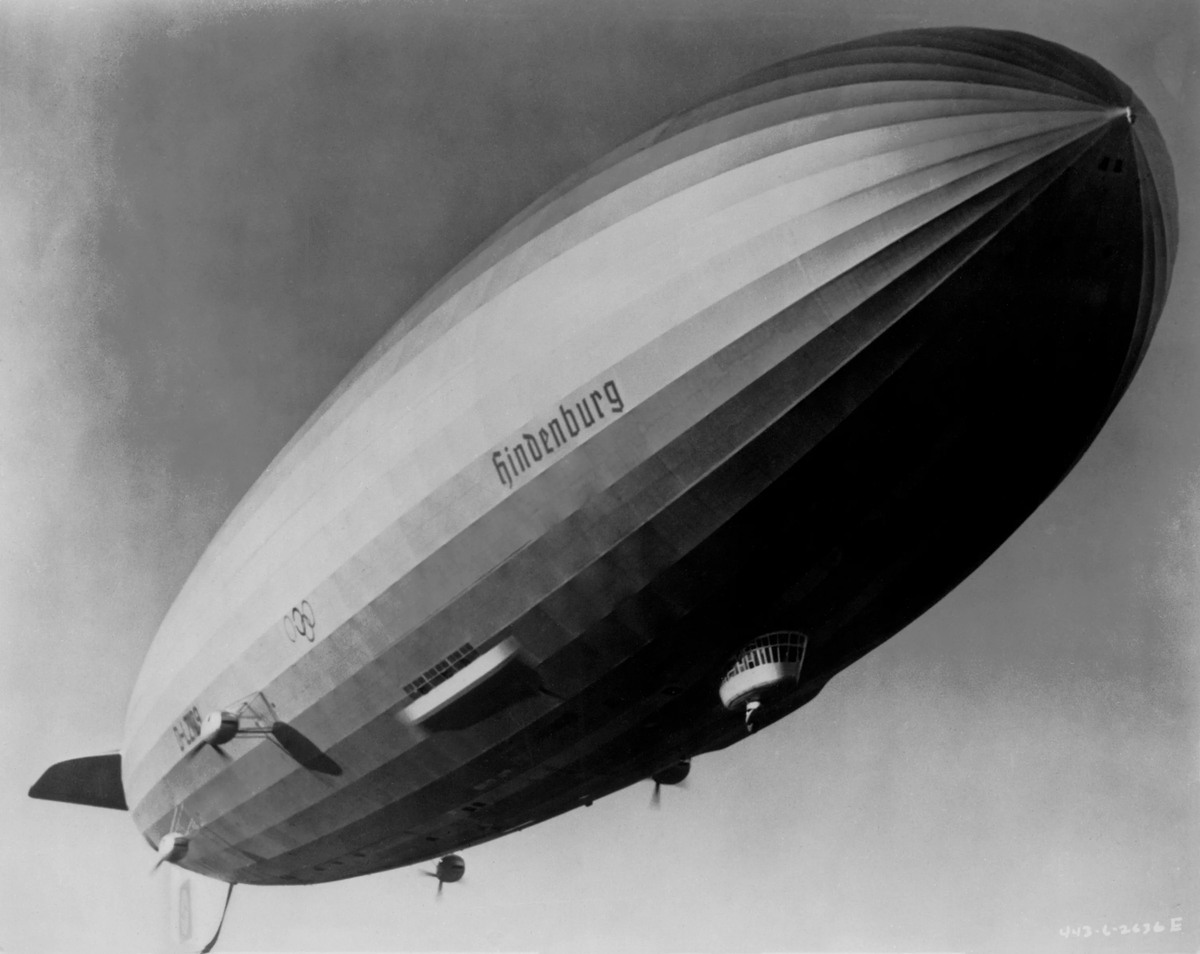 Zeppelin. LZ 129 «Гинденбург». Дирижабль Гинденбург. Граф Цеппелин и Гинденбург. Цеппелины дирижабли Гинденбург.