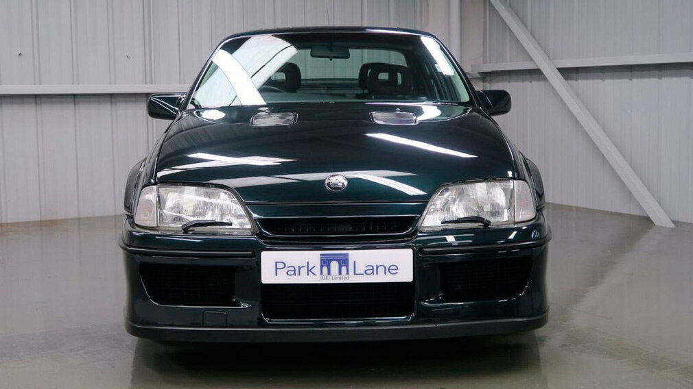 Lotus Carlton