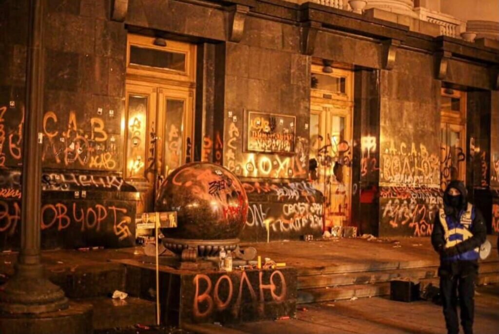 администрация президента Украины после митинга бандеровской молодежи