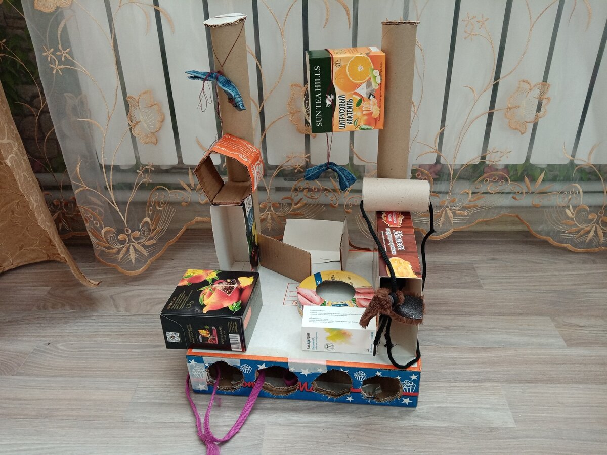 развивающая игрушка для кошек из подручных материалов