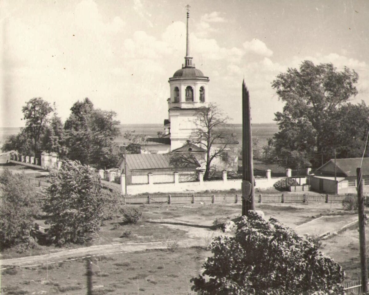 Поселок орел пермский край. Орел городок Строгановы. Строгановы Кама. Поселок Орел. Река Кама Орел городок.