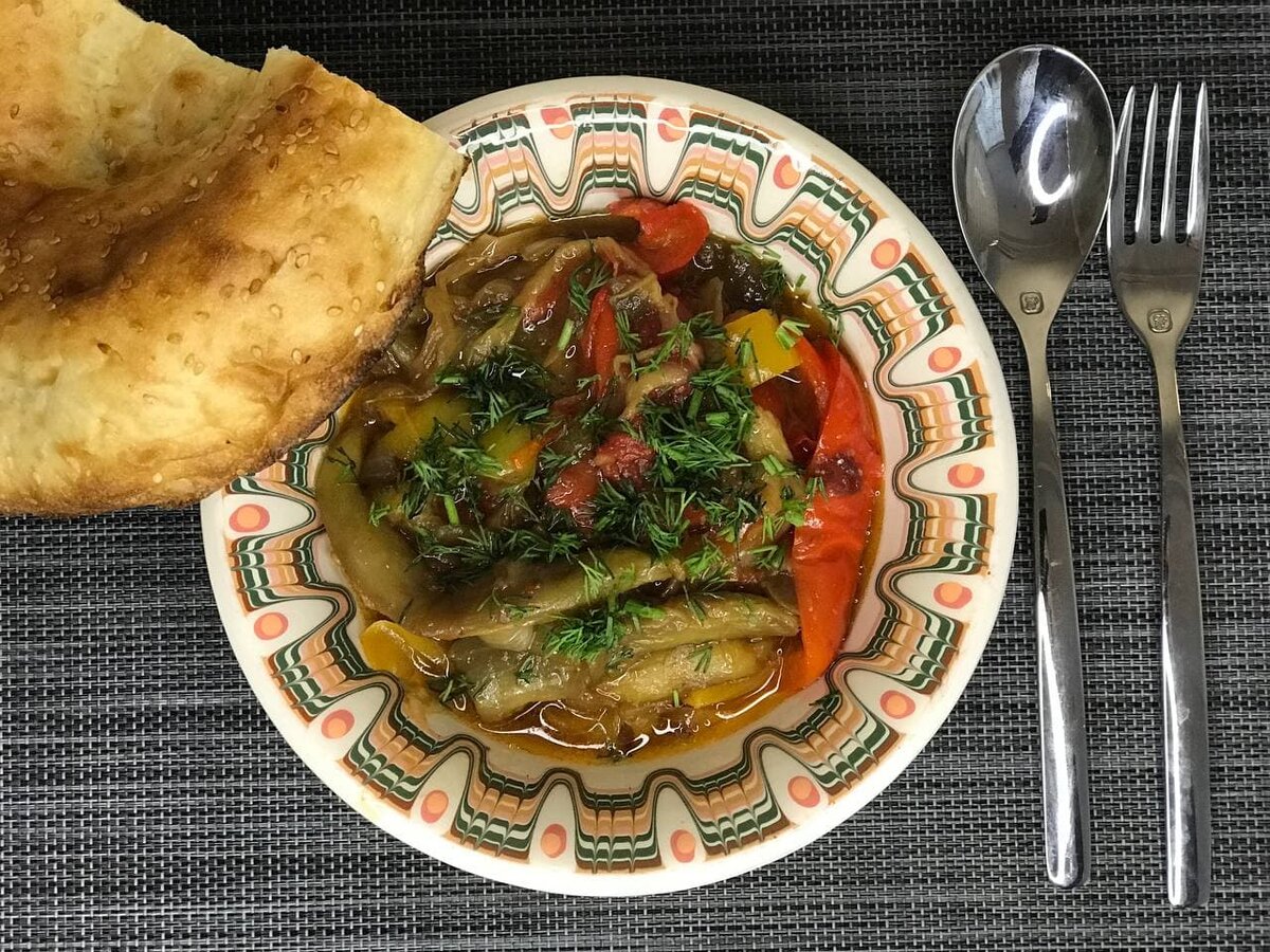 Теплый салат из баклажанов