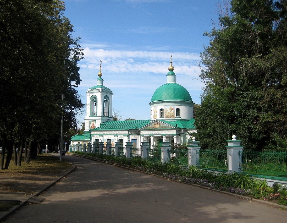 Храм Живоначальной Троицы на Воробьёвых горах. Фото автора.