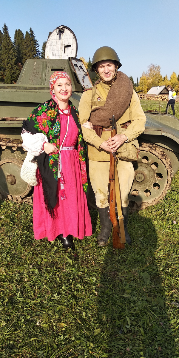 Это мы с младшим сыном на празднике.