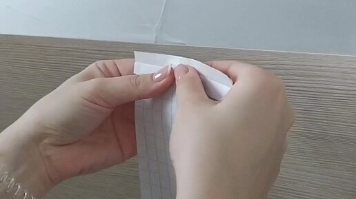 Одно решение, которое помогло нам скрыть треснутое стекло на двери ...