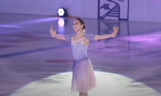 Камила Валиева на шоу Этери Тутберидзе "Чемпионы на льду". Источник фото: YouTube канал ИМХО о Фигурном