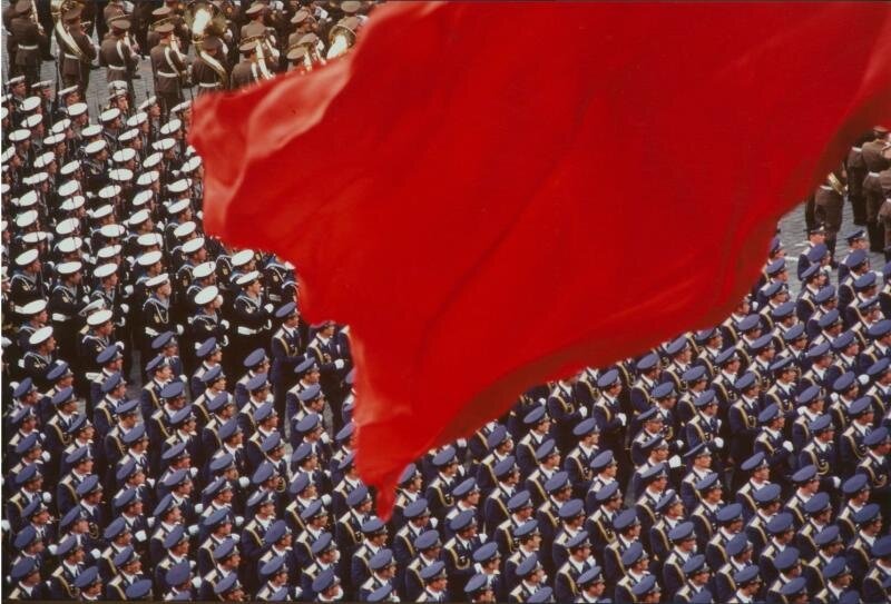 Парад на Красной площади
Владимир Вяткин, 9 мая 1984 года, г. Москва, Красная пл., МАММ/МДФ.
