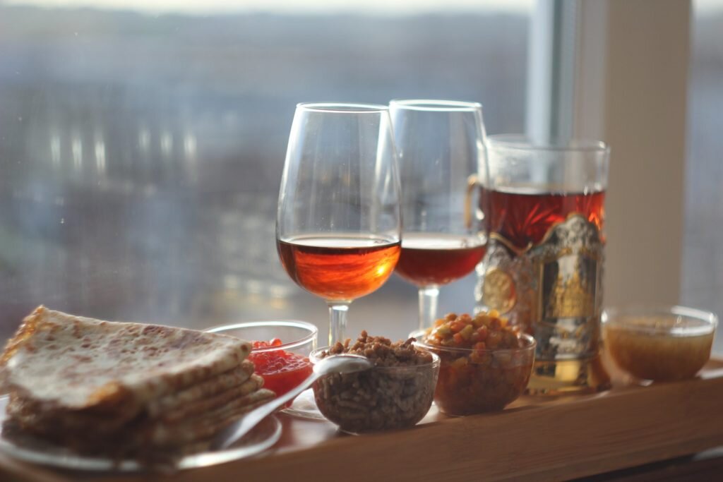 Чай, херес и блины с начинками. © Ольга Никандрова