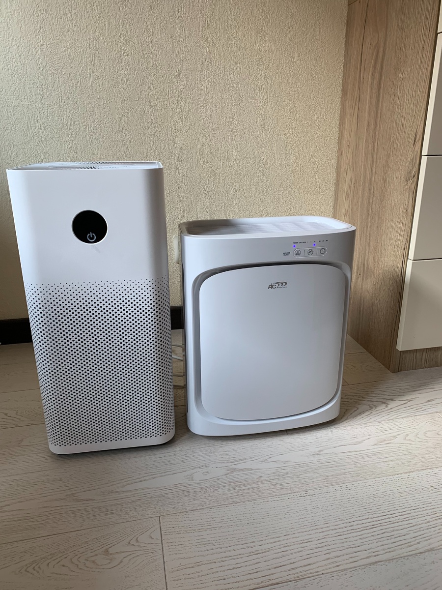 вот так смотрятся они рядом друг с другом. Слева Xiaomi, справа AIC