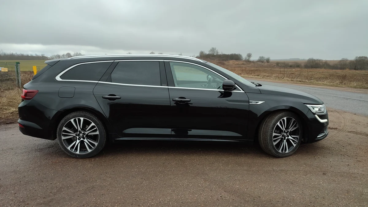 Длина универсала Talisman 4,86 м (фото с auto.ru)