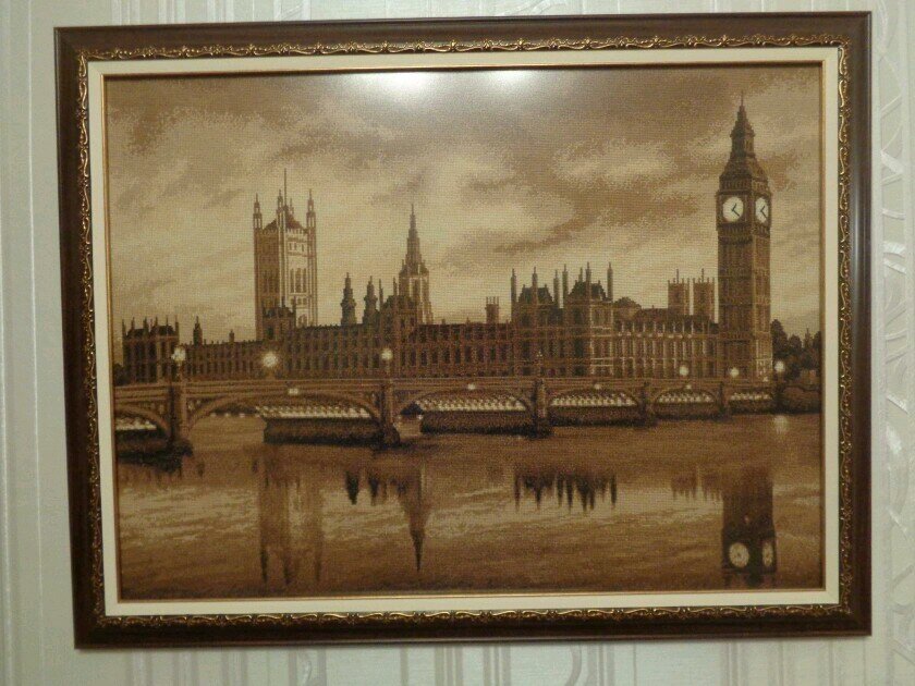 Хоть и монохром, но цвета подбирала сама и картина крупная.