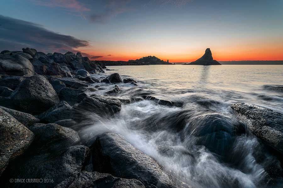 Топ морей. 50 Оттенков моря. Италия рассвет море. 50 Оттенков моря фото. Море топ.