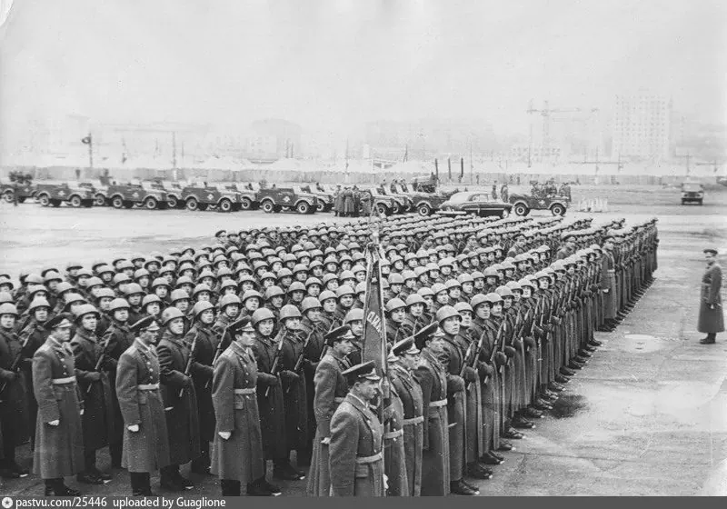 Ходынское поле. Репетиция парада. 1965 г. Источник https://pastvu.com/p/25446.