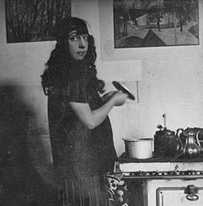 В. Хлебникова (взято из интернета)