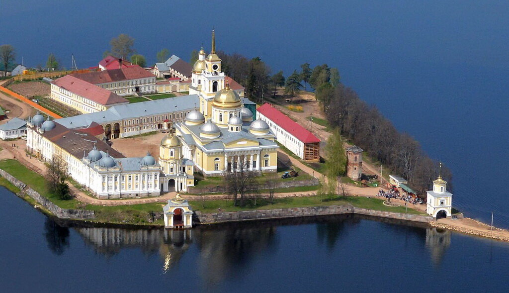 В Тверской области обновляют дорогу к Нило-Столобенской пустыни
