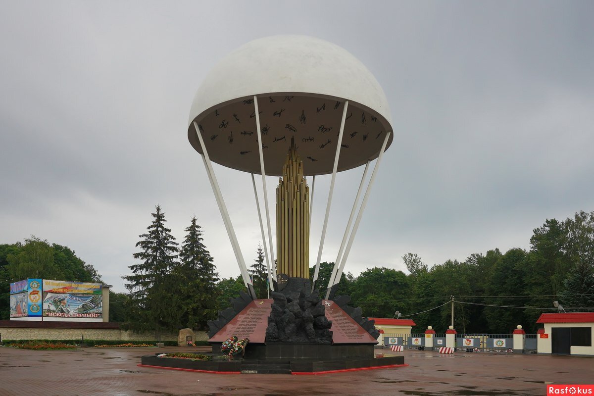 6 рота правда. Памятник 6 роте в Пскове. Памятник десантникам в Пскове. Псковский памятник десантникам 6 роты. Псков Череха памятник десантникам.