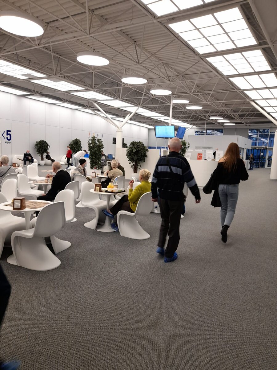 только в дневном стационаре химиотерапию в день проходят 200-250 человек
