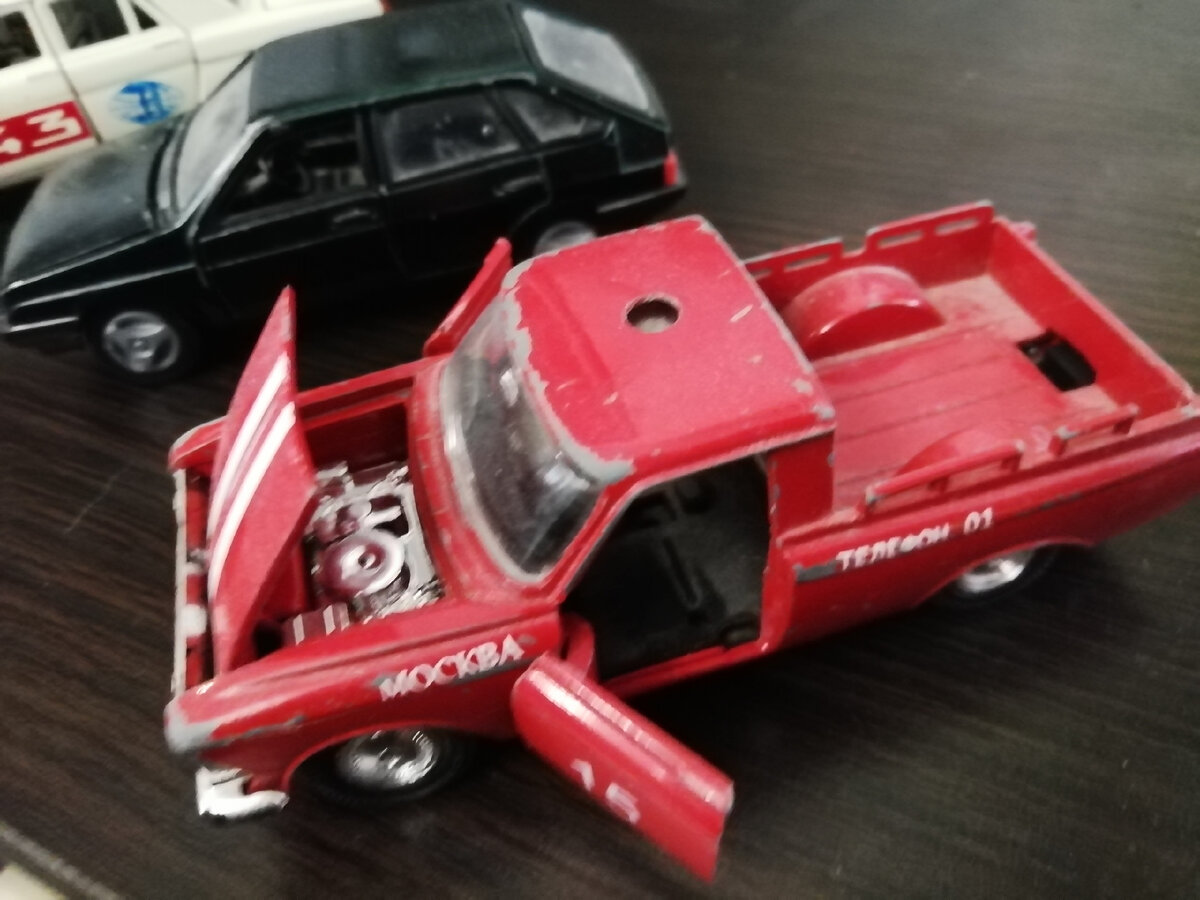 Таким был Москвич пикап в заводском окрасе "пожарной службы". Последний раз моделька так выглядела в 2019-м году, именно тогда я начал им заниматься.