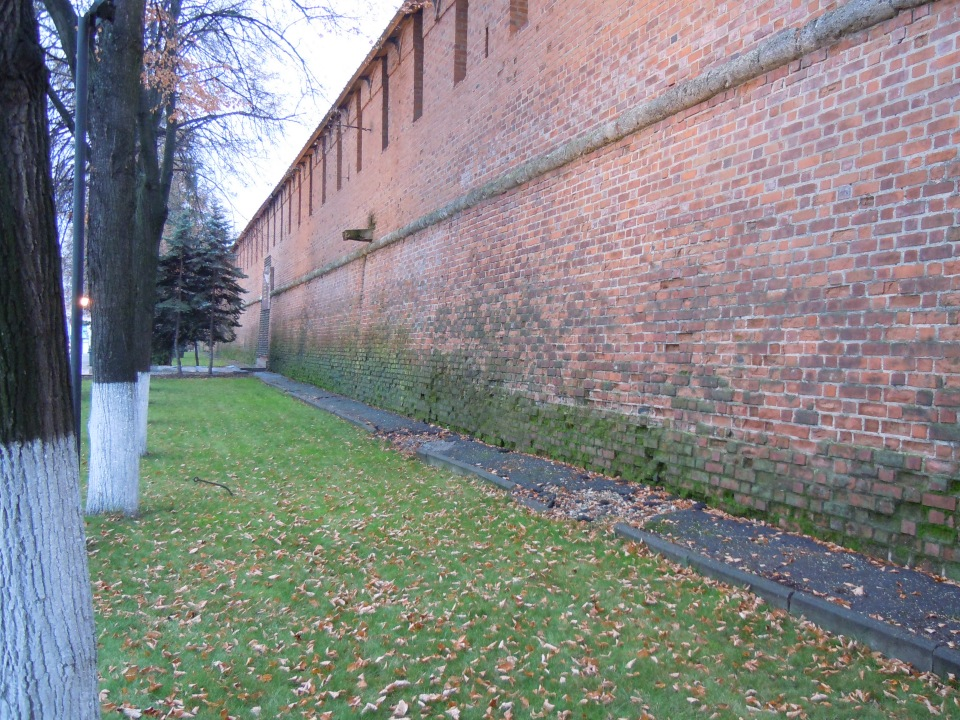  23 октября 2011 г. Здесь внимание будет больше направлено на состояние кладки кремля.-6