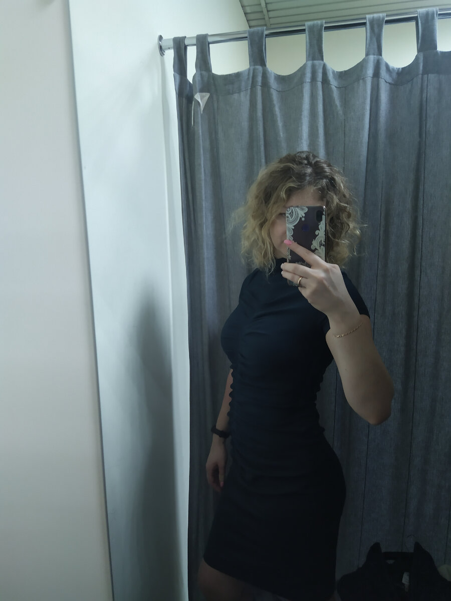 Платье Sinequanone.