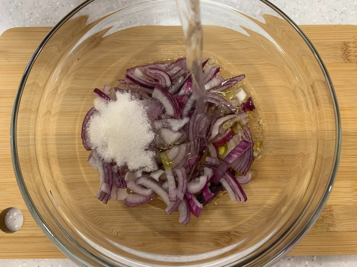 Салат из лука репчатого