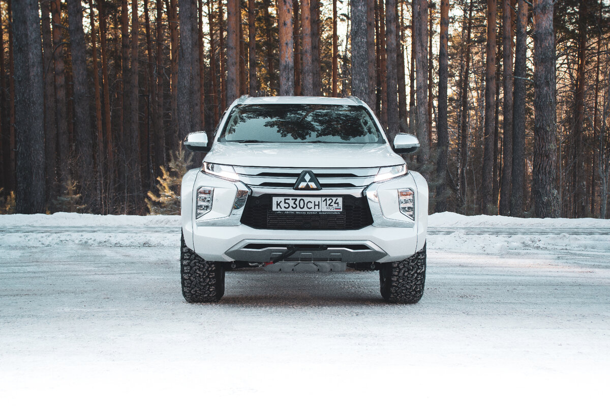 Паджеро спорт 2022 года. Mitsubishi Pajero Sport at35. Mitsubishi Pajero Sport 2022 Arctic Trucks. Паджеро спорт 3 Арктик трак. Новый Паджеро 2022.