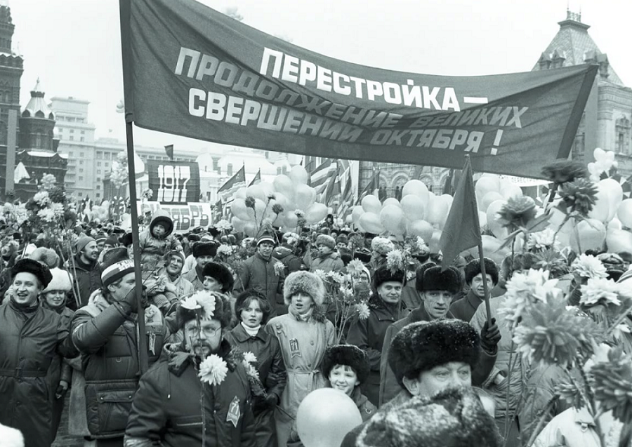 Демонстрация в годы СССР. Фото: fishki.net