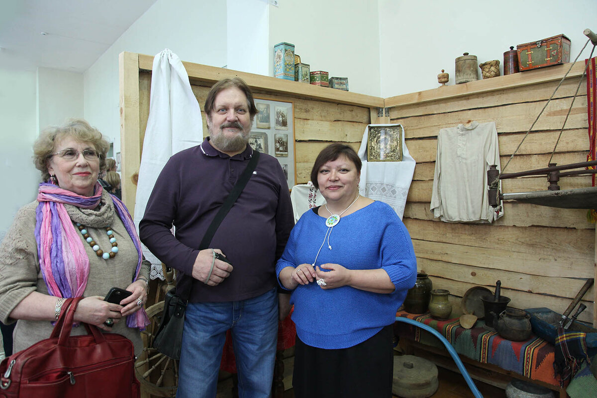 В.С. Боже (в центре) на открытии выставки "На пути в светлое будущее: XX век. Советский Союз. Челябинск"