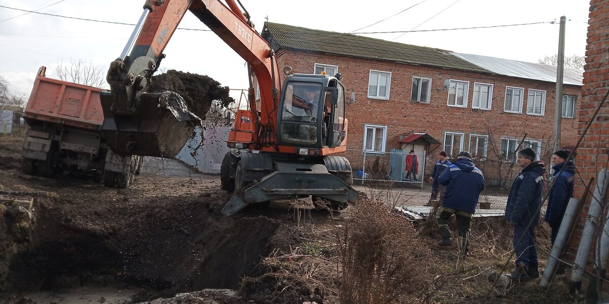 Весной  2019 года асфальт снова обрушился. На этот раз у дома по адресу  Аллейная, 26/2 (дома 26/1 и 26/2 стоят близко, напротив друг друга).  Провал появился в 4 метрах от жилого здания. Экспертиза установила, что  сточные канализационные воды под фундаментом создают аварийную ситуацию и  угрожают жизни граждан.