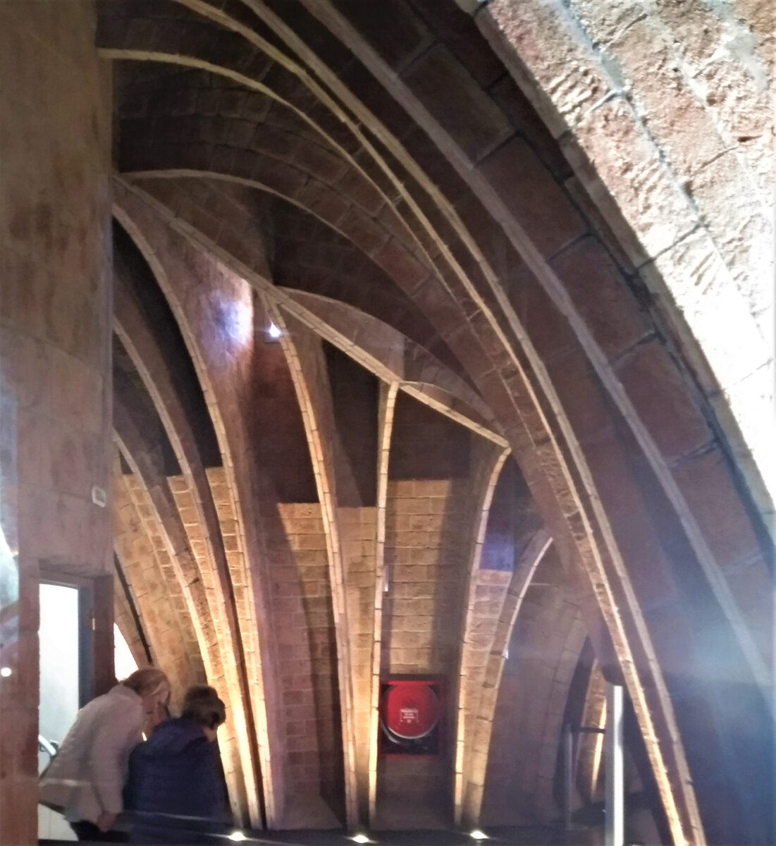 Из каменной кладки можно создавать сложные по форме конструкции