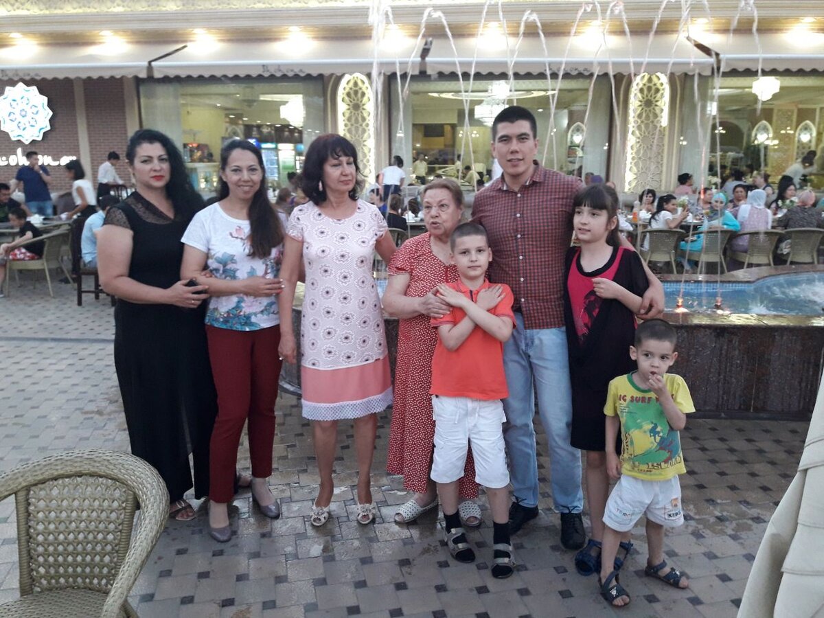 наша семья , правда, неполная здесь