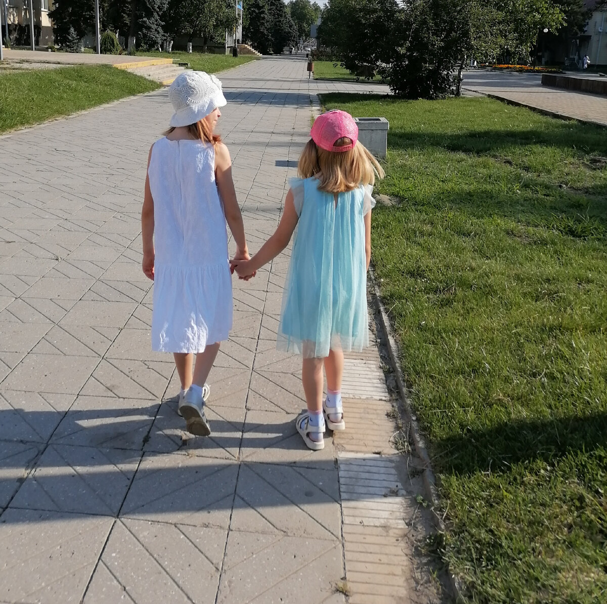 Сестрёнки. Фото автора "Истории от бабули" 