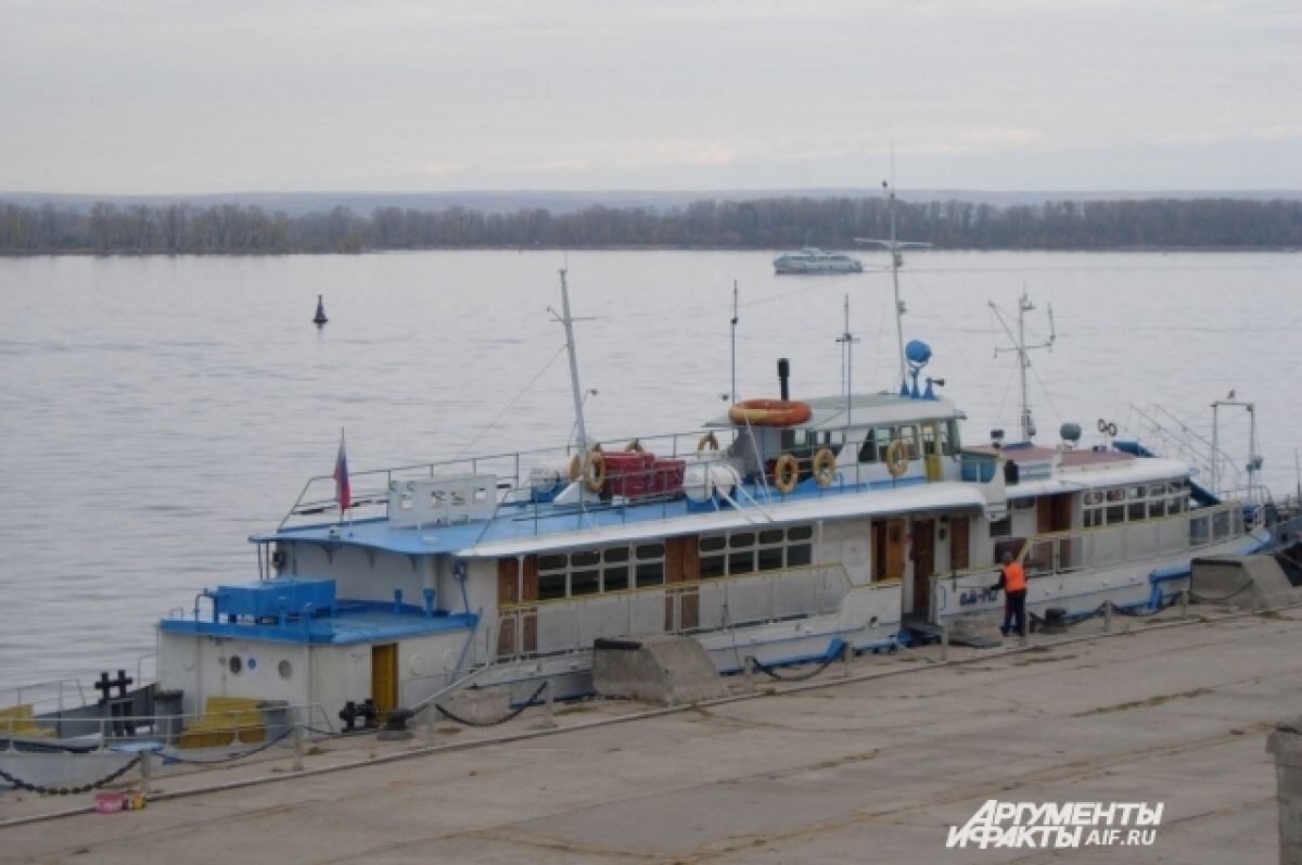    В Татарстане теплоход в шторм высадил пассажиров на полпути
