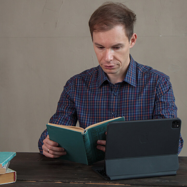 Книга или ролики их Тик-Ток?