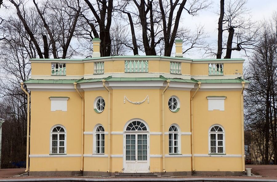 Павильон в Царскосельском парке. Тоже классицизм ...