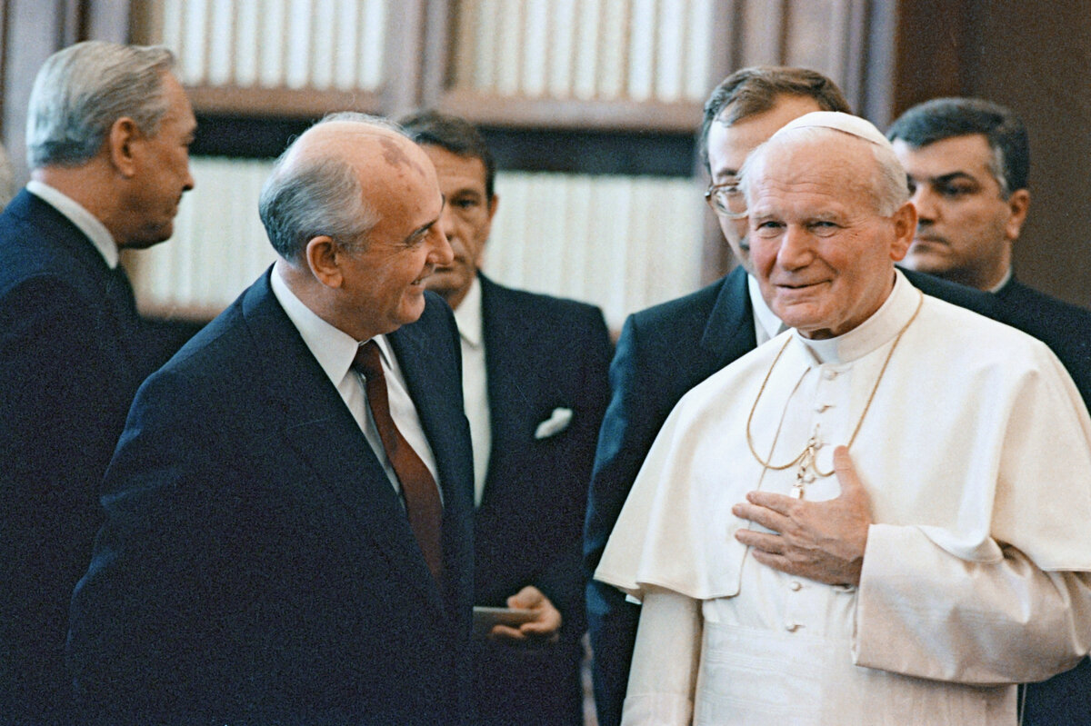 Горбачев и папа римский. Горбачев 1989. Горбачев в Ватикане.