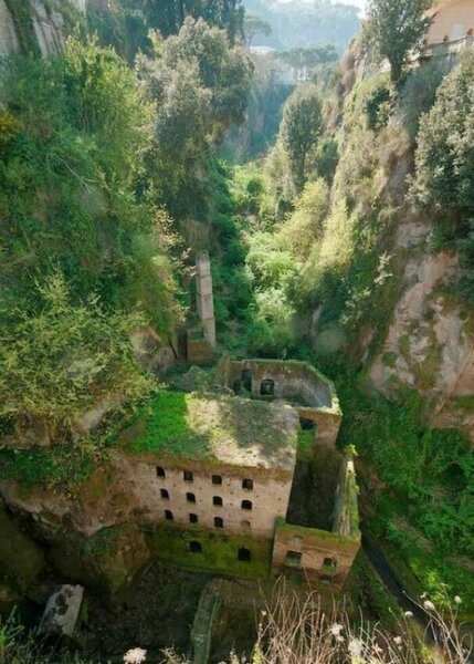 20 de locuri abandonate și pustii care te vor face să fii martor la puterea nemărginită a naturii