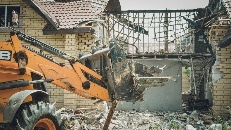     Разбор недостроенной конструкции обойдется властям в шесть млн рублей.