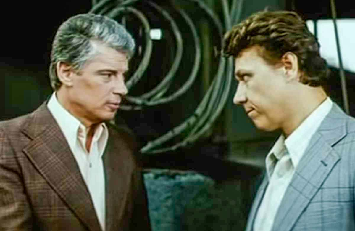 Кадр из фильма "Выстрел в спину". Михаил Волков в роли художника Евгения Шутина и Игорь Охлупин в роли писателя Павла Ветрова